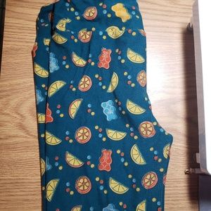 Lularoe OS gummy bear leggings.  EUC